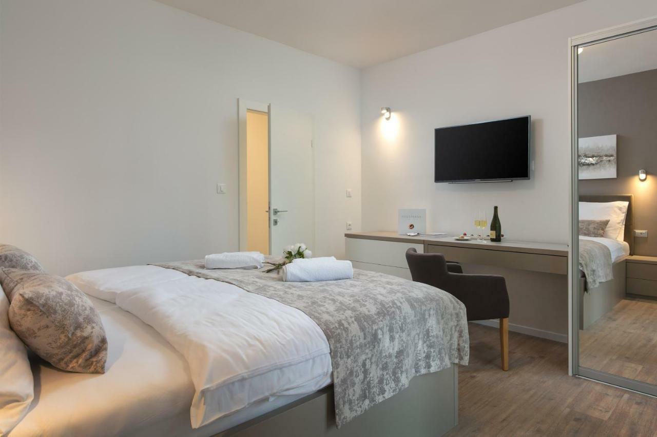 Luxury Apartments Argola ポドストラナ エクステリア 写真