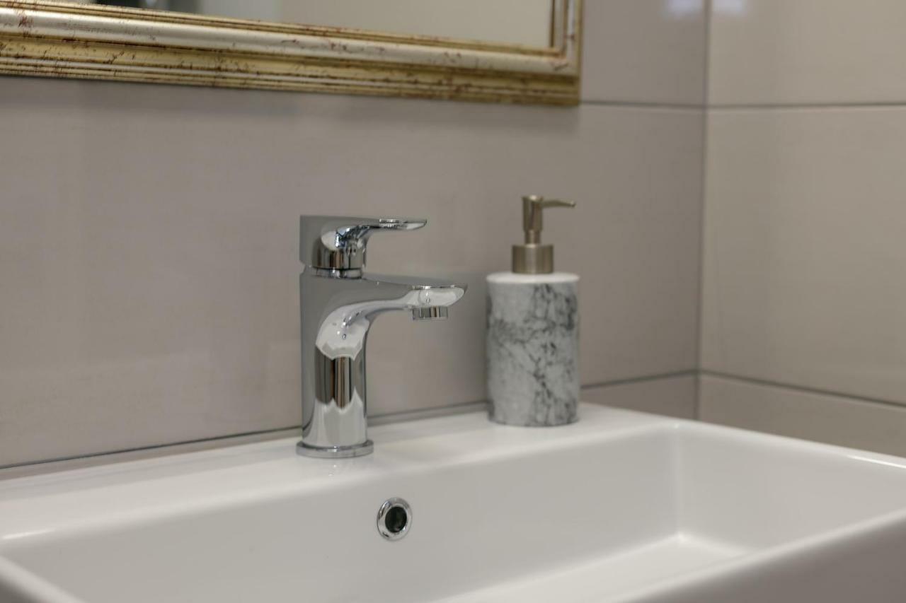 Luxury Apartments Argola ポドストラナ エクステリア 写真